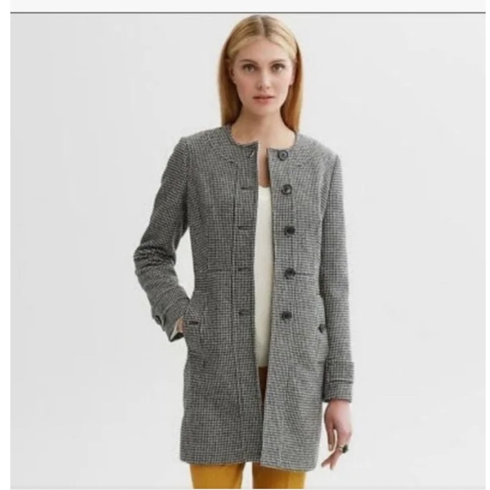 XS Banana Republic wool black/cream houndstooth lady coat. Excellent condition.